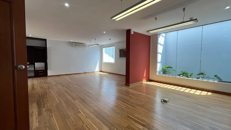 Oficina principal de gran tamaño