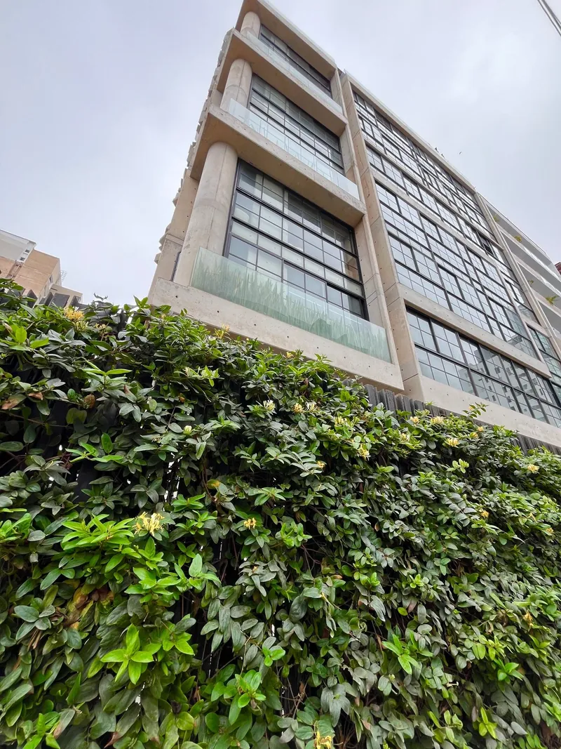 Fachada de concreto del edificio boutique