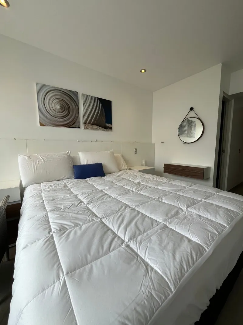 Dormitorio principal con vista exterior