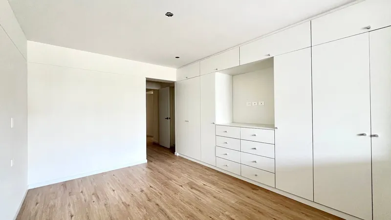Dormitorio principal con closet