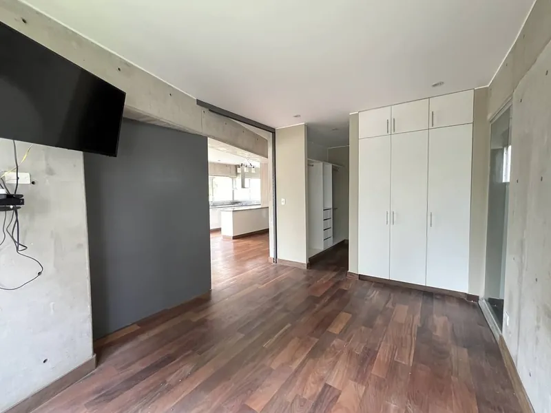 Dormitorio principal con closet