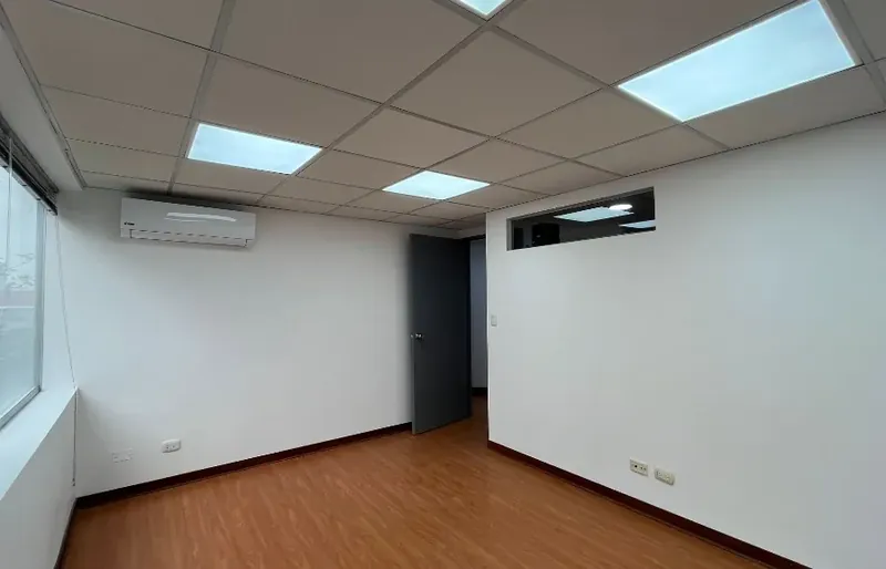 Oficina con aire acondicionado