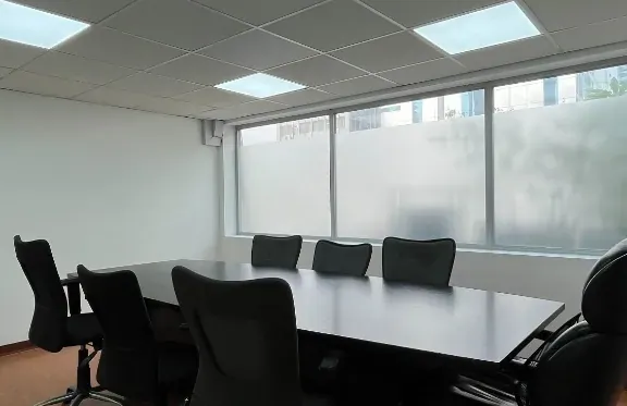Sala de directorio con lunas antiruido