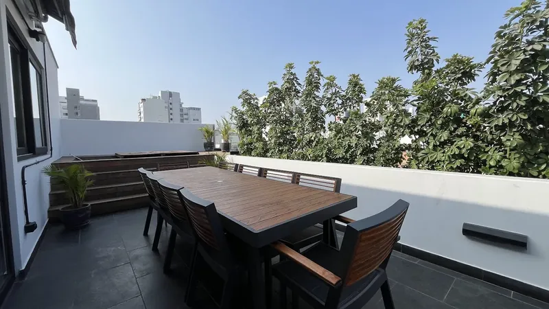Terraza con comedor exterior