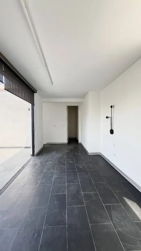 Habitación o estudio con salida a la terraza